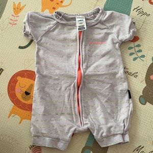 Bonds Wondersuit short sleeve (3-6 months) - as new